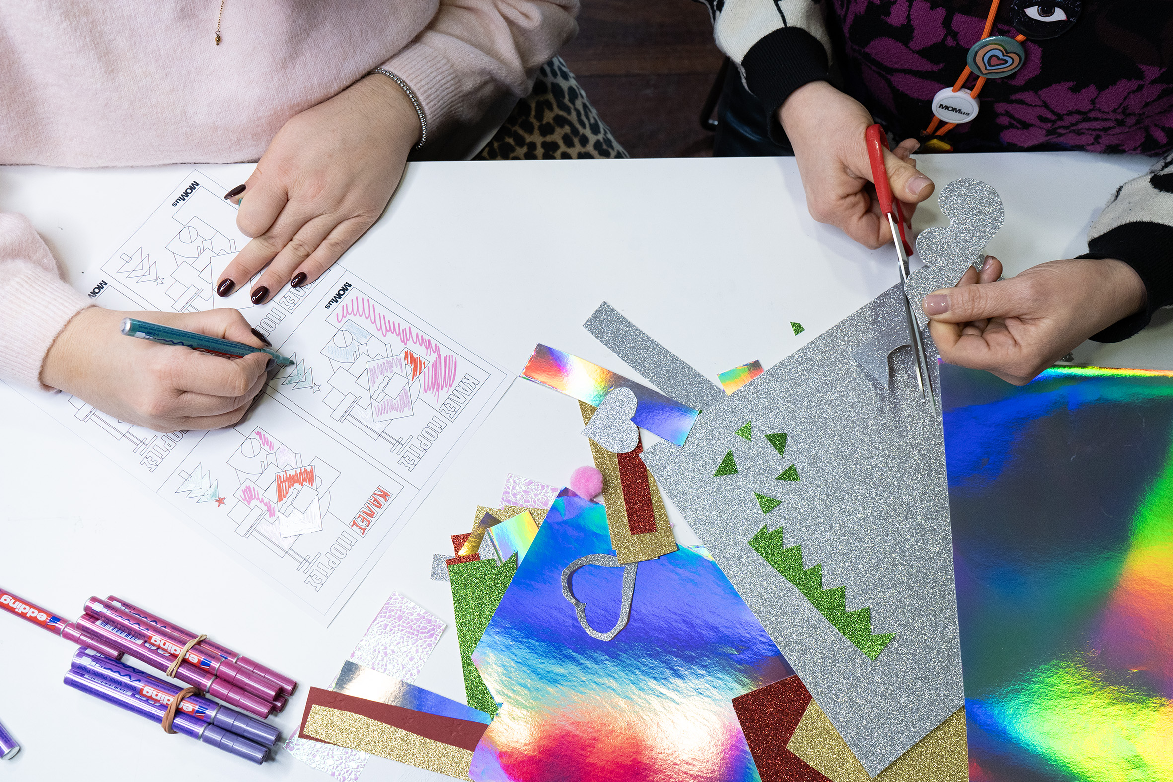 Το χριστουγεννιάτικο δέντρο έχει ΚΑΙ φέτος τα στολίδια μας!